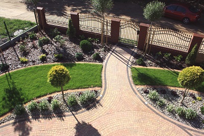 frontowa część ogrodu w siemiatyczach